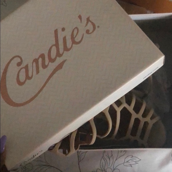 Heels - Picture 3 of 3